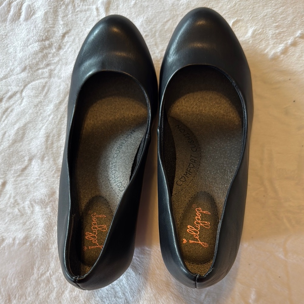 Women's Black Comfort Pumps